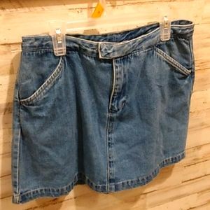 Ralco women's skirt/shorts.   Box 92